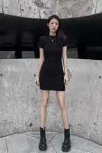 女性用黒色タイトスカート【夏用・ストレッチ素材・セクシーデザイン】