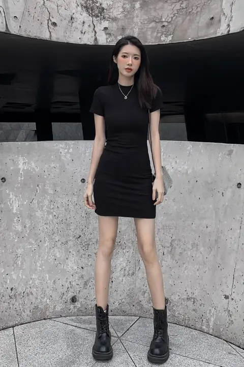 女性用黒色タイトスカート【夏用・ストレッチ素材・セクシーデザイン】