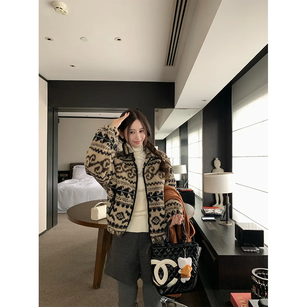 レトロ花柄ウールコート：女性向けの2025冬リラックススタイルを実現