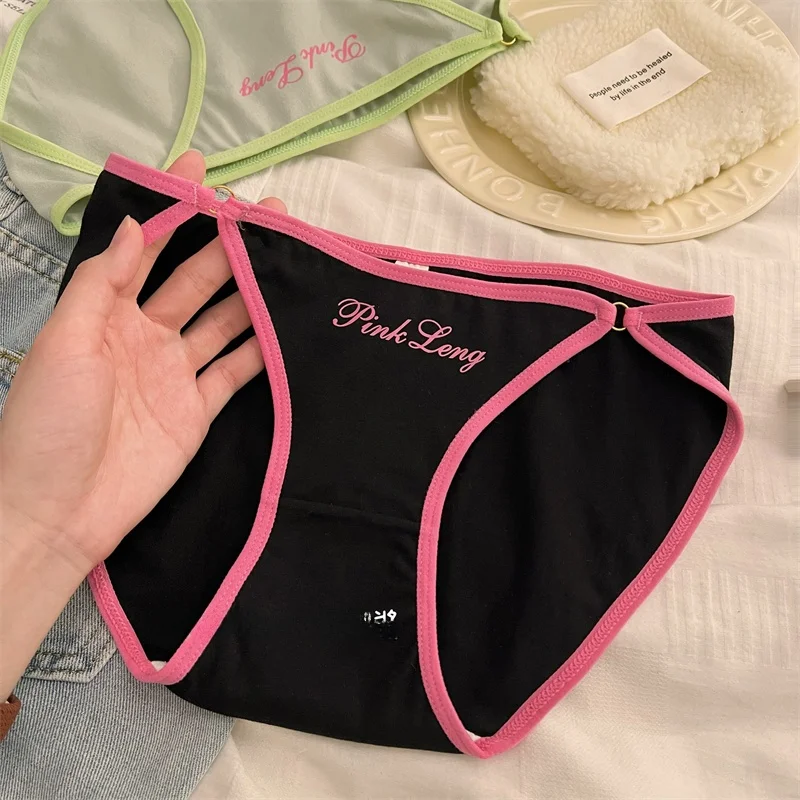 甘美なデザインのコットン三角パンツ：スリップ下着としての機能性と選び方