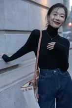 ハイネックブラックトップス【秋冬用・タイトフィット・ニットセーター】