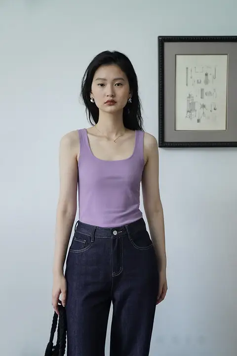 ポプクリオ 春夏用 フェミニンデザインのスクエアネックキャミソール【ニット・フィット感あり】