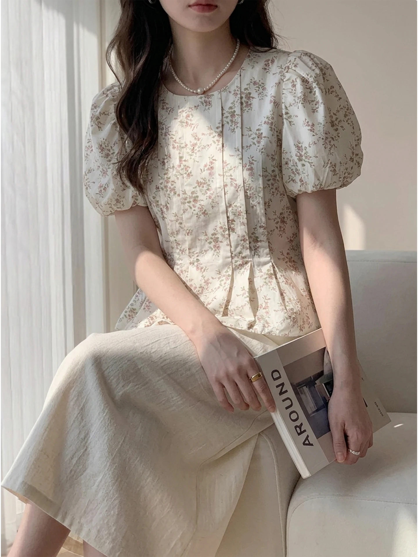 特別なデザインの美しいブラウス：春夏用の高級感と大きいサイズを実現