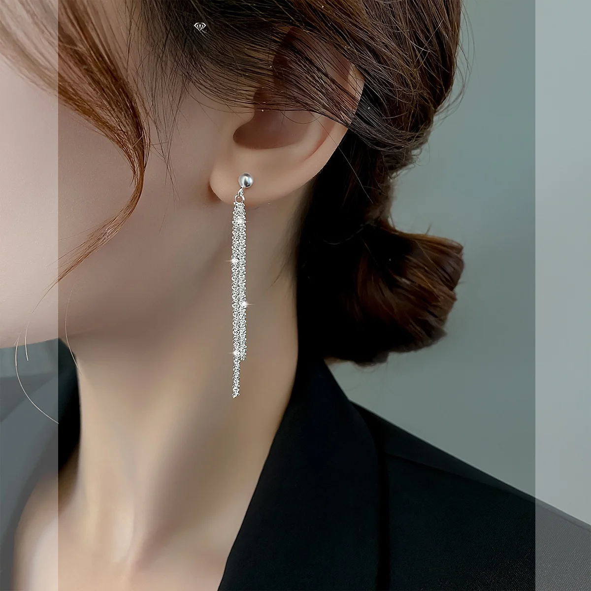 水波模様のロングタッセルピアス：日韓スタイルの高級感を実現する女性向けアクセサリー