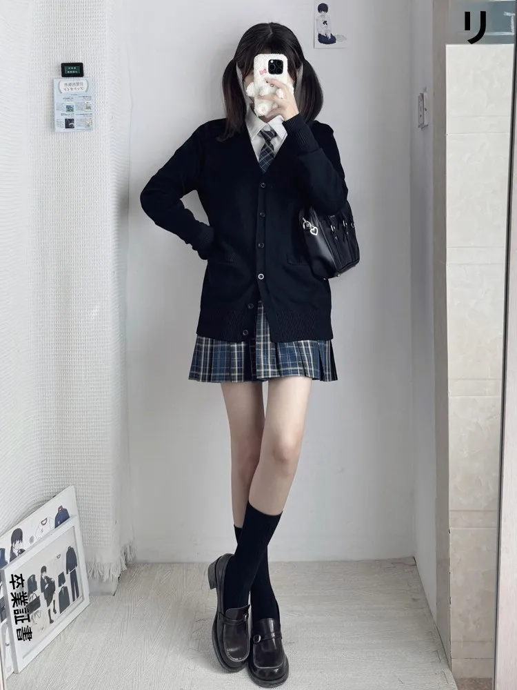 ダサい学生服が人気になる理由は？中学生女子にぴったりの「ゆったりチェックスタイル」が今、注目されている
