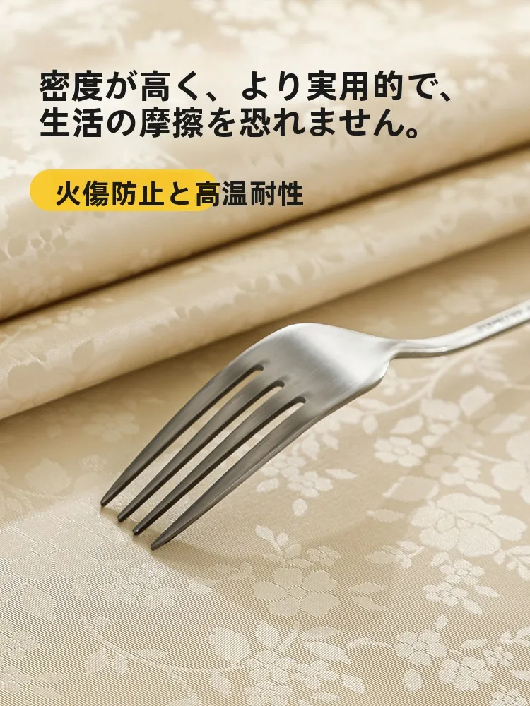 耐久性の高いダイニングテーブルクロスはPU素材が最適な理由