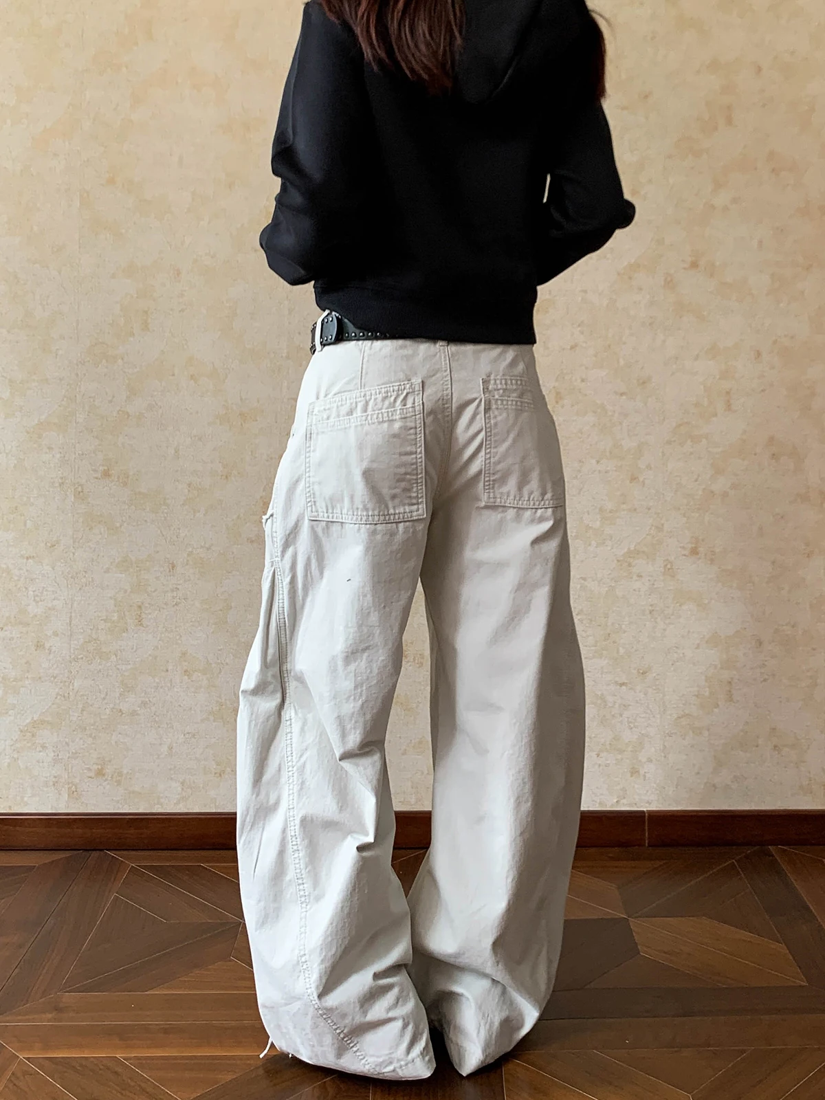 身長160cmの女性に似合うカーゴパンツは、本当に「腰のライン」が大事なの？