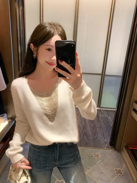 Vネックのニットトップス【落ち感のある肩袖・春用・女性用】