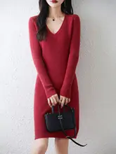 Vネックのカシミヤニットドレス【秋冬・身体にフィット・ナチュラルシルエット・ミディ丈】