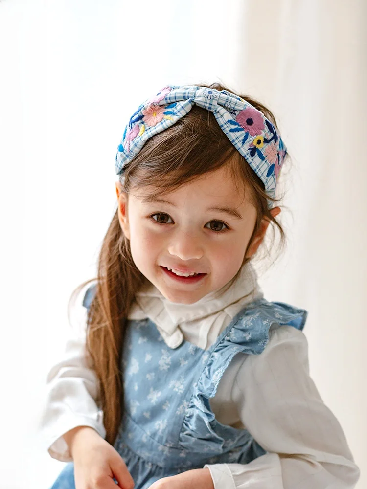 かわいい刺繍入り布製ヘアバンド：1歳半の女の子向けクリスマスプレゼントの選定基準
