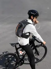 West Biking アウトドア用多機能サイクリングバックパック【軽量・スタイル・給水機能付き】