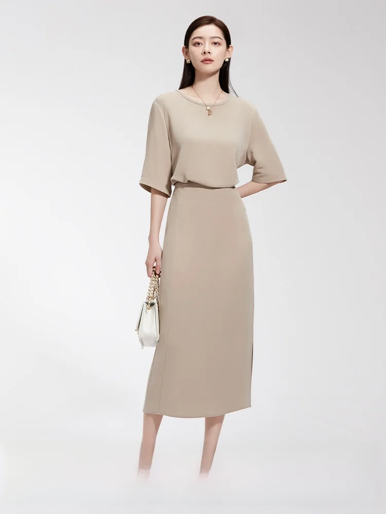 プリーツスカート コーデ | シルク製スカートとトップスの相性・ファッションルール