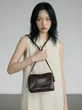 上質なレザーのミニショルダーバッグ【フレンチシンプル・スタイリッシュデザイン】