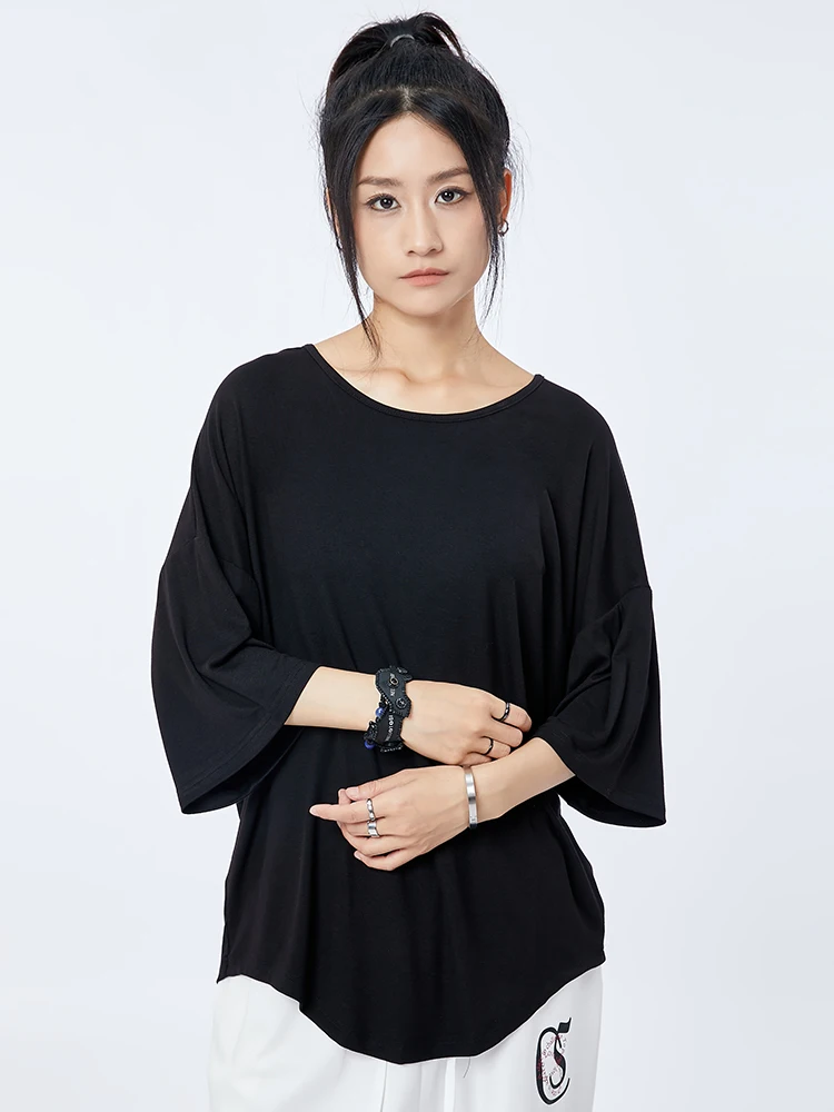 大人可愛い服 50代コーデ 完全ガイド｜バックオープンTシャツの選び方と着こ  なし術