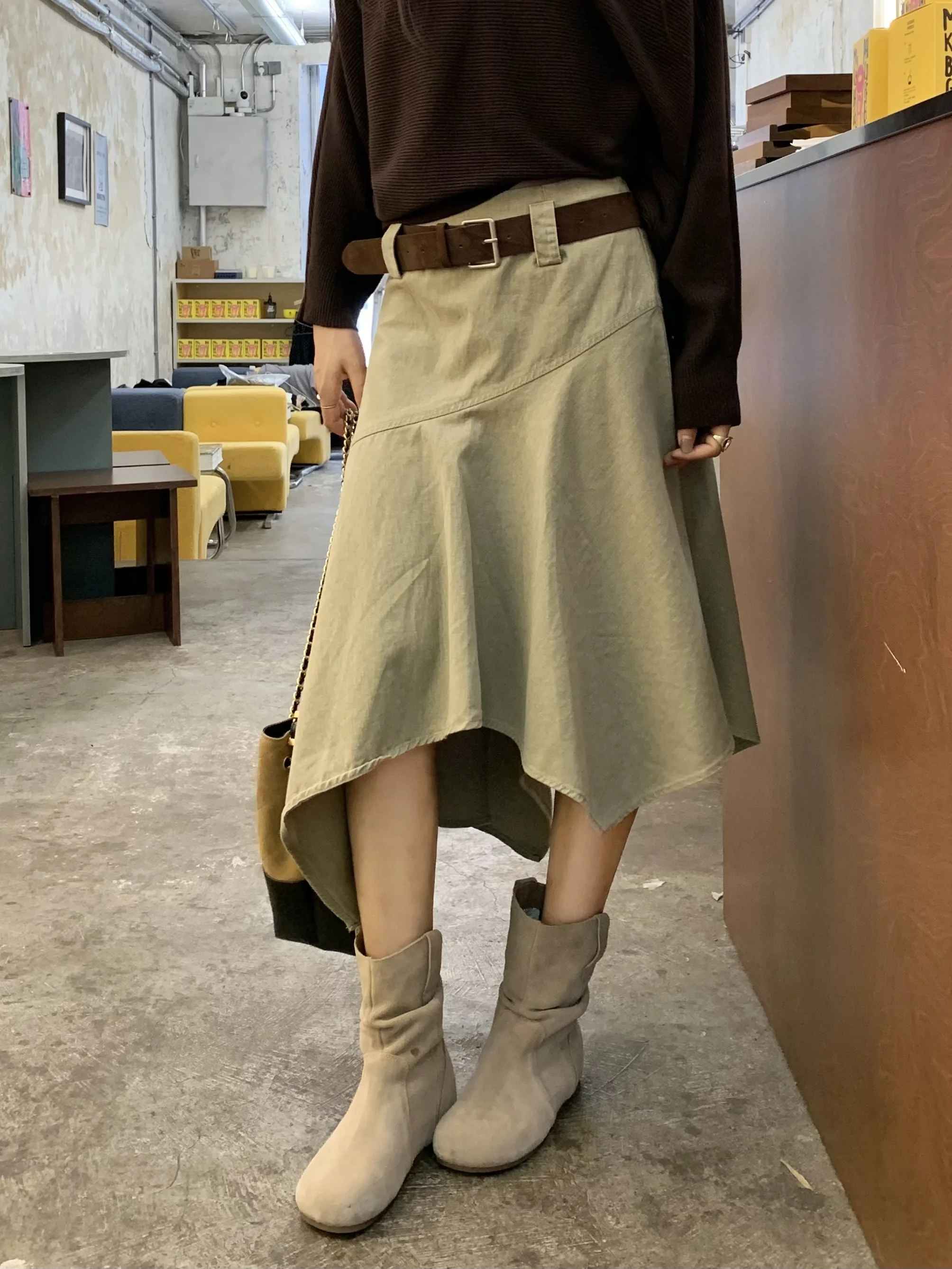 ビンテージ風不規則ハイウエストスカート：レトロ古着コーデの定番アイテムとしての実用性とシーン別活用法