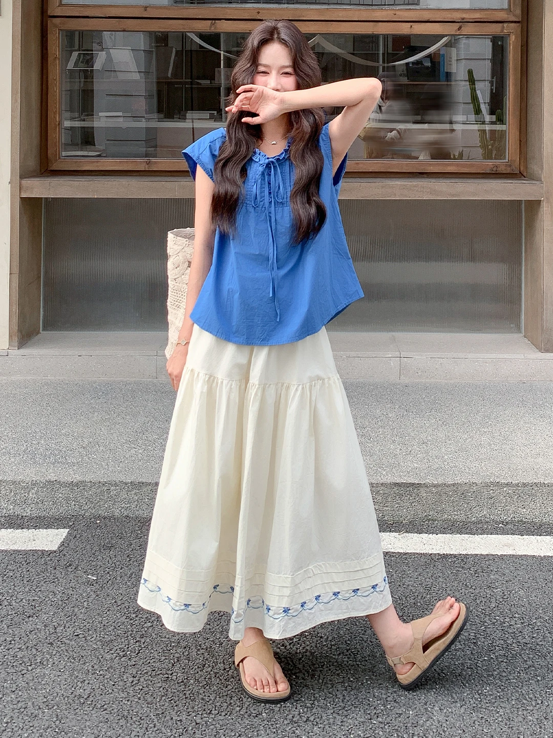 青いセットアップを選ぶべき理由は？文芸風の夏の日常を彩る1つの選択肢
