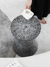 自然素材を使用したミニマルデザインの貝殻縁コーヒーテーブル【手作り・高級感漂うリビング用】