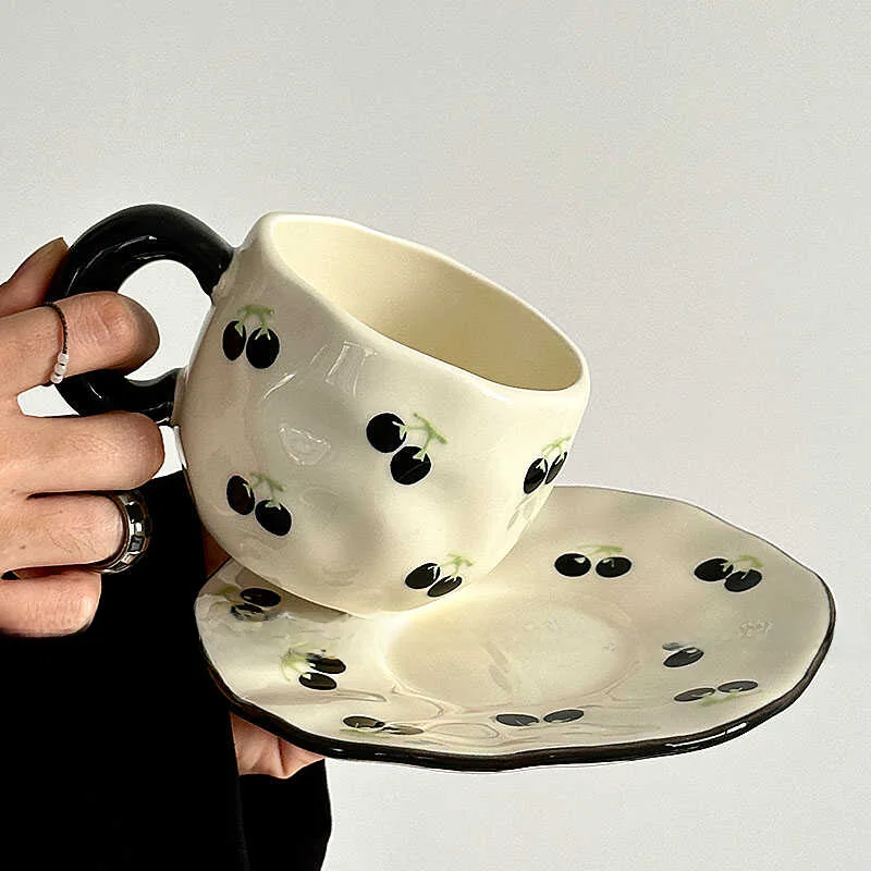 限定復刻デザイン 手描き黒さくらんぼコーヒーカップ＆ソーサー【ラテ＆アフタヌーンティー用・ユ ニークギフト】