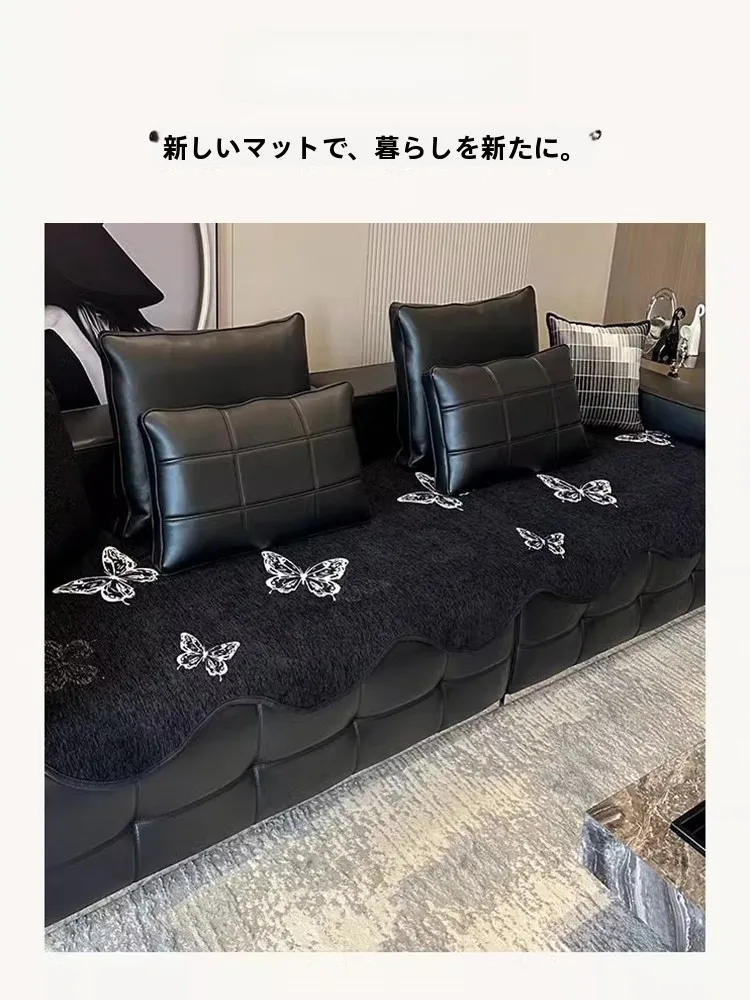 グレーソファーに合うラグ：高級感ある異形デザインのソファマット【防滑・四季対応・皮製】