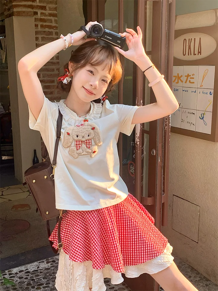 夏用犬刺繍Tシャツ【ショートスリーブ・可愛いデザイン】と赤チェックのスカート（セットアップ対応）