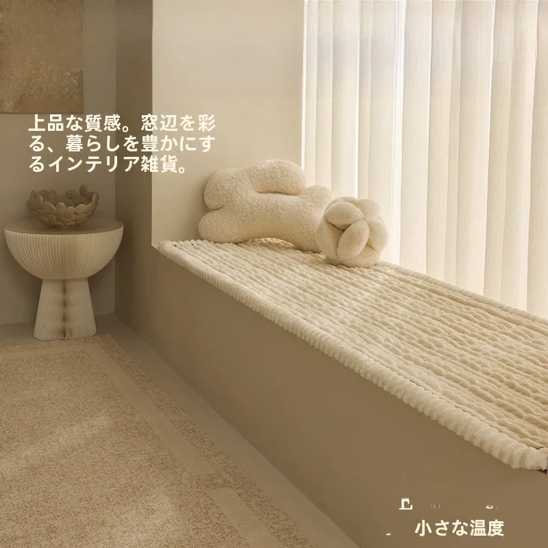 冬用マイクロファイバー製窓際クッション：滑り止めとシンプルデザインで快適な窓際空間を実現
