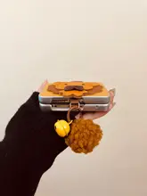 カートゥーンライオンデザインのスマートフォンケース【折りたたみ式・黄皮革風・個性的】（セットアップ対応）