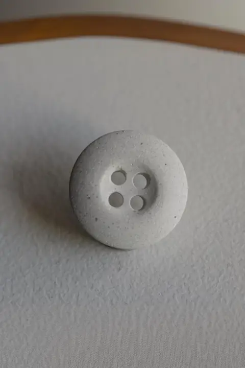 再生ポリエステル製の石ころ色ボタン【直径12mm】