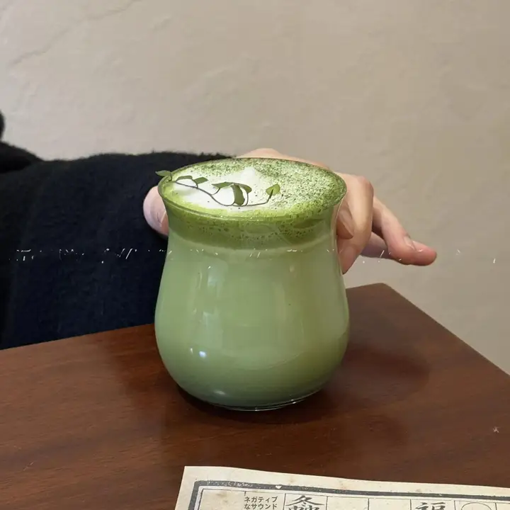 クリエイティブなチューリップデザインのグラスカップ【カフェ用・アメリカンラテ・ティーカップ】