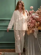 小花柄の長袖パジャマ【春秋用・シンプルデザイン・コットン素材】（セットアップ対応）