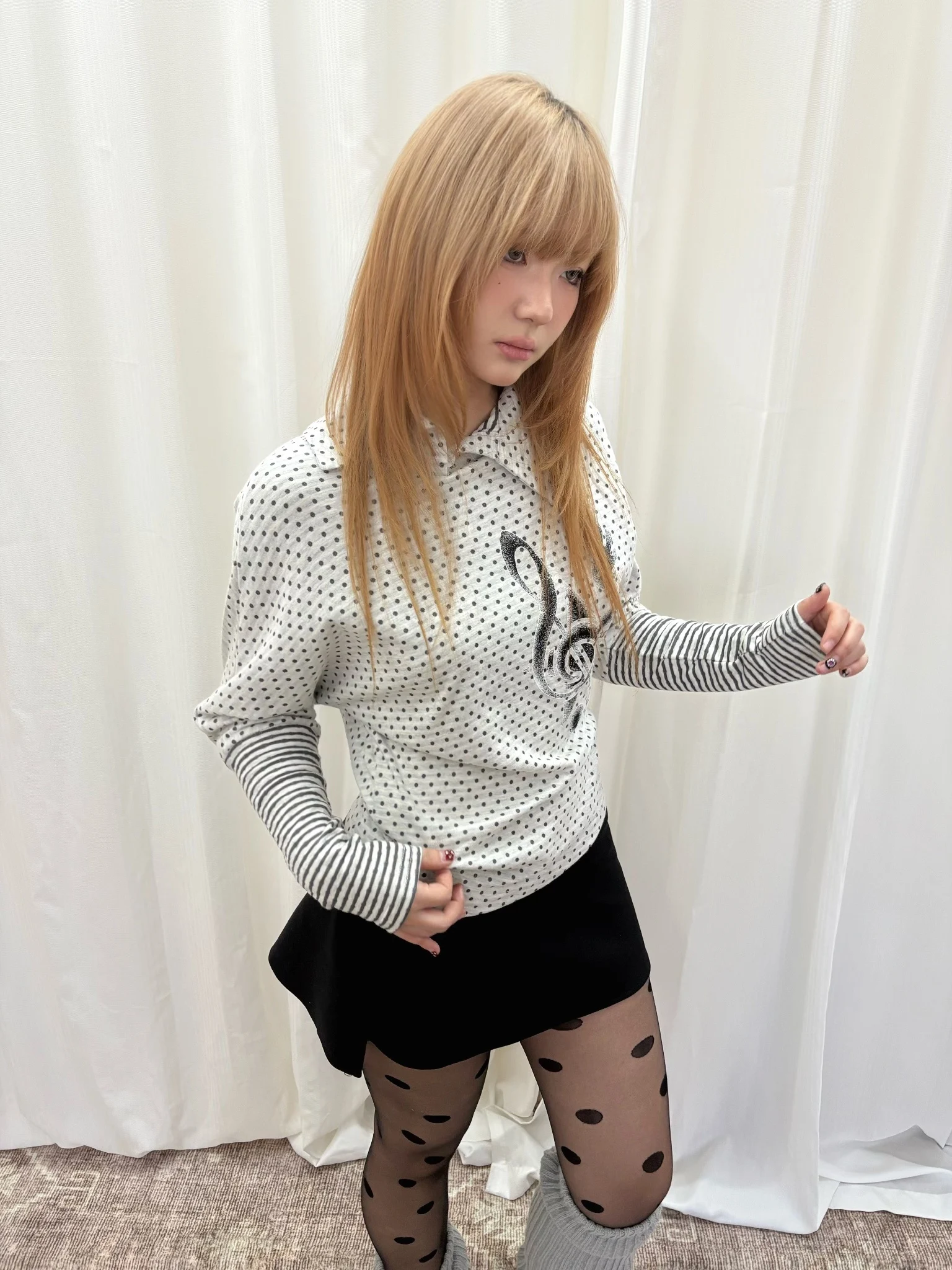 「Tシャツ ロンテ  ィー 重ね着」はどうやって着る？レトロなドットとストライプの長袖Tシャツが解決する、日常の着こなしの悩み