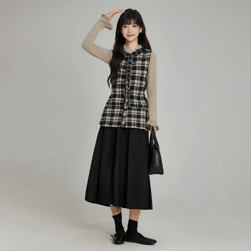 シースルー服のコーデは失敗する？肌理感とフリルが融合した秋のカジュアルスタイルが今、注目されている