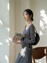 ストライプ模様のコットンTシャツ【女性用・ラウンドネック・ロングスリーブ・細身デザイン・秋季用】