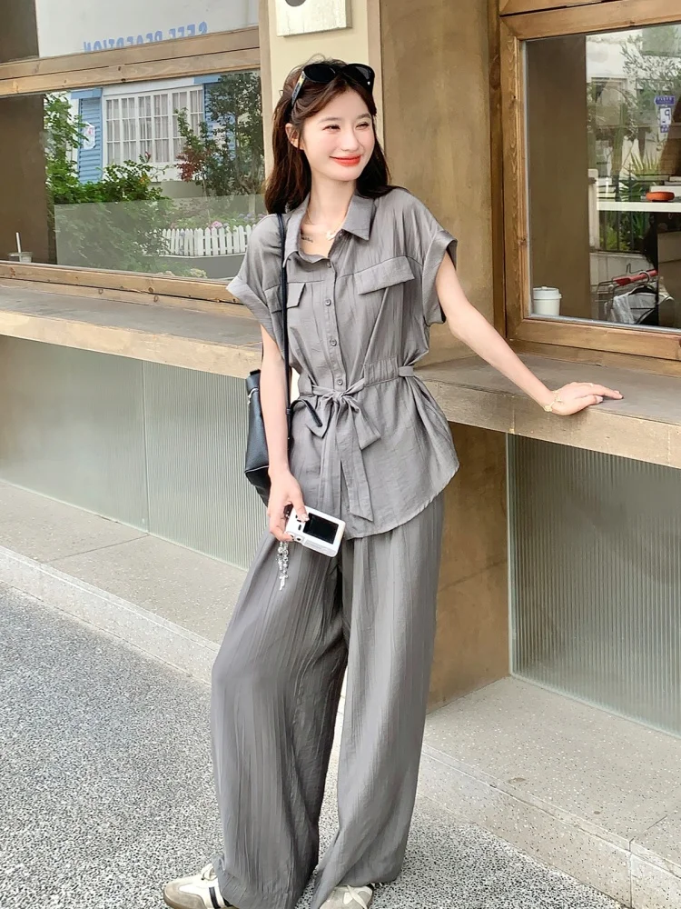 浅灰色ウエストリボン付きクールシャツとワイドパンツセット：夏の日常着に最適なデザインと機能性