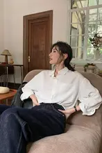 シンプルな無地デザインのポケット付きカラーシャツ【レディース・秋用・フィット】
