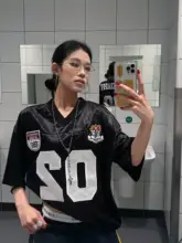 アメリカンヴィンテージ風 バッジ付きデジタルデザインのスポーツ半袖Tシャツ【夏用・フィット・カジュアル】