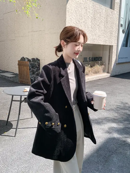 黒の高級感ある白鹅绒ダウンライナー付きジャケット【冬用・小柄女性向け・スタイリッシュデザイン・厚手】