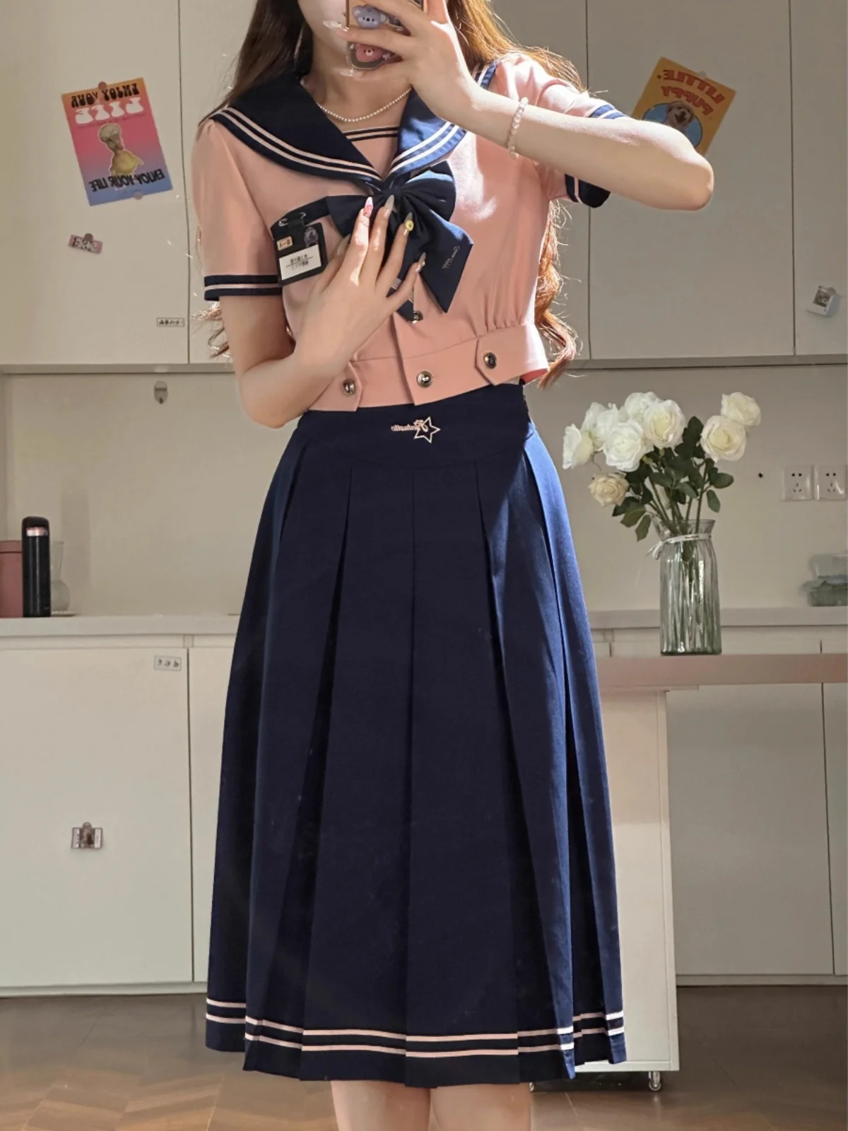 夏の桜柄ピンク学院風水手服：着崩し防止のための軽量棉素材と実用性の検証