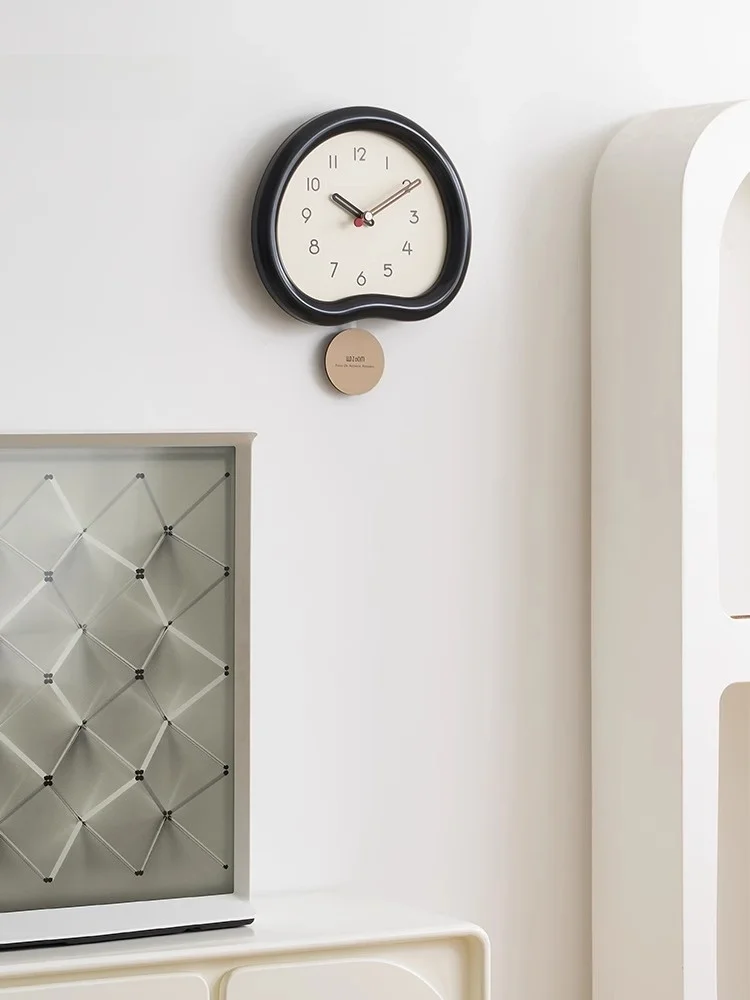 時計 ディスプレイ は本当に必要なのか？北欧風の壁掛け時計が家に持つ「時間の美しさ」を教えてくれる