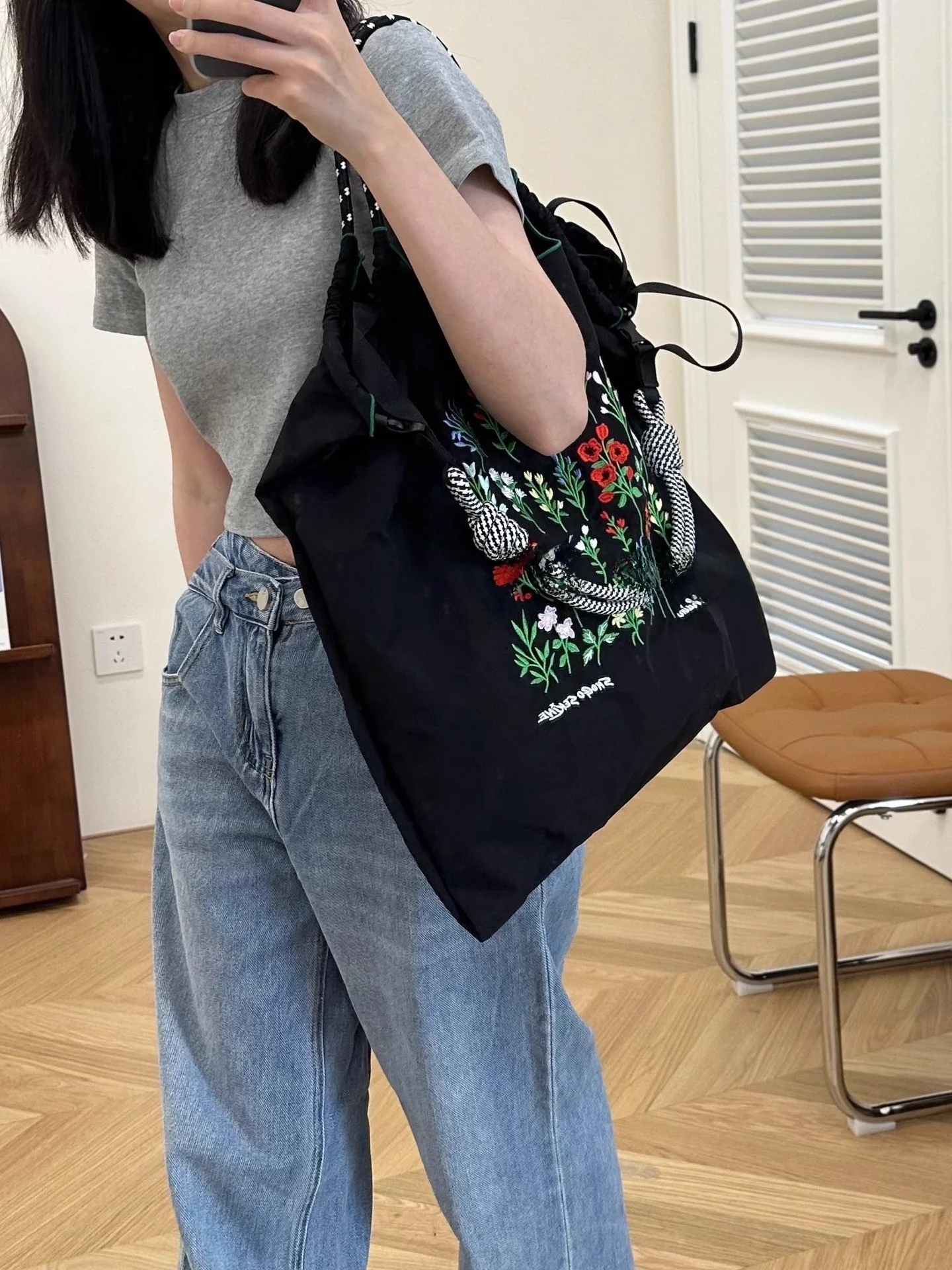 ナイロン刺繍トートバッグ【ファッション・カジュアル・エコ・折りたたみ可能・大容量】