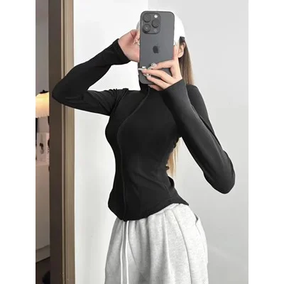 スポーティなデザインのリバーシブルハイネックTシャツ【秋冬用・保温・女性用・ジップ仕立て】
