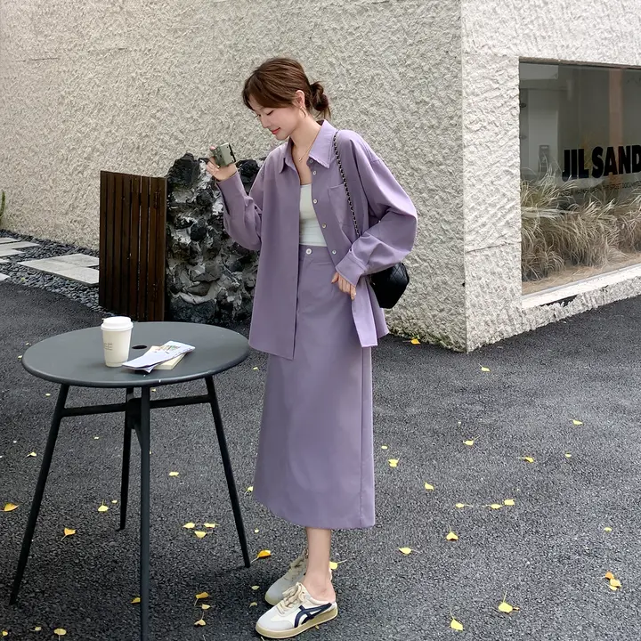 魅力的な紫色の長袖シャツとスカート【感のある春のコーディネート】（セットアップ対応）