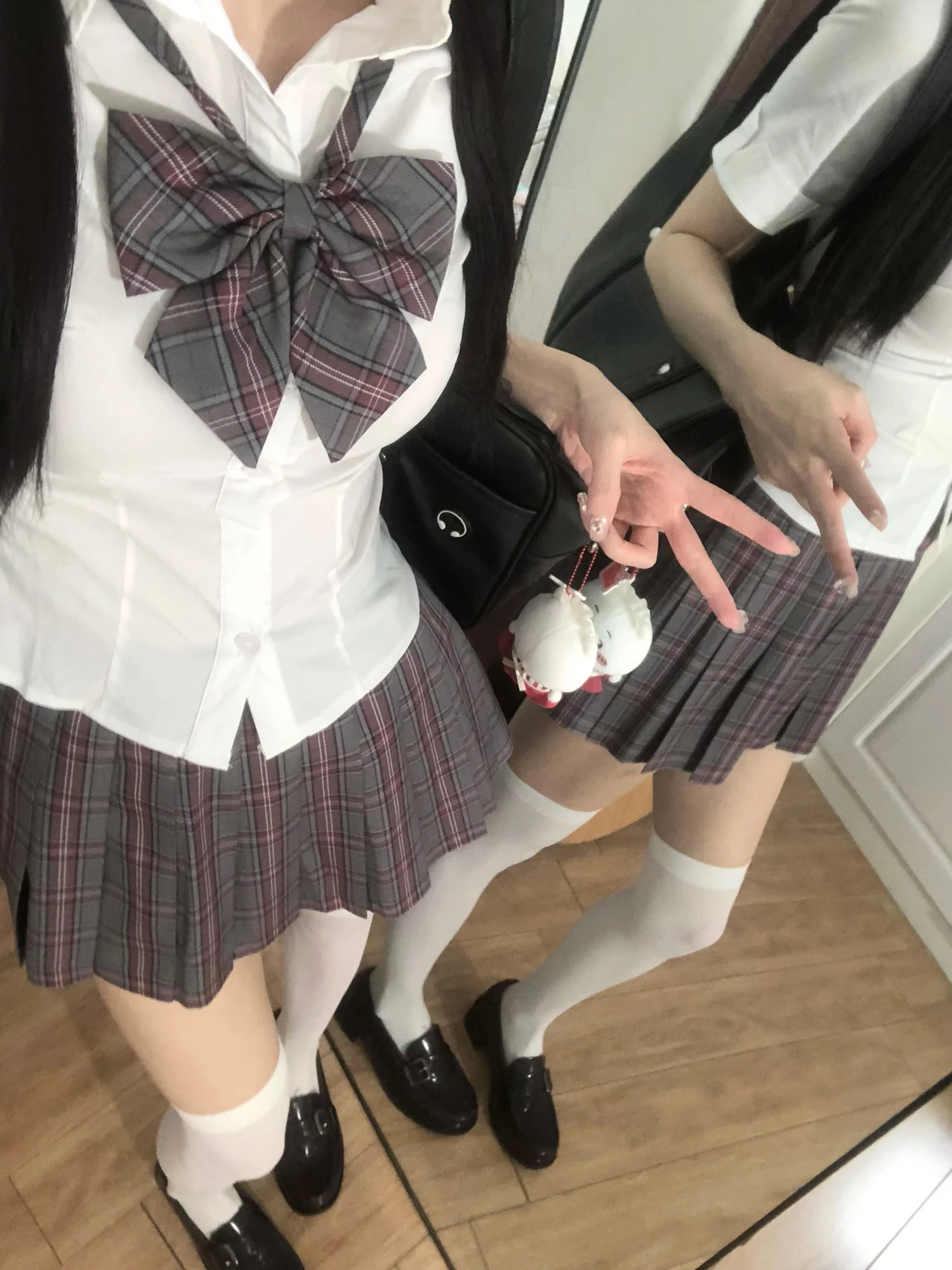 JKが喜ぶプレゼントとして、通勤スタイルに合う制服セットは？
