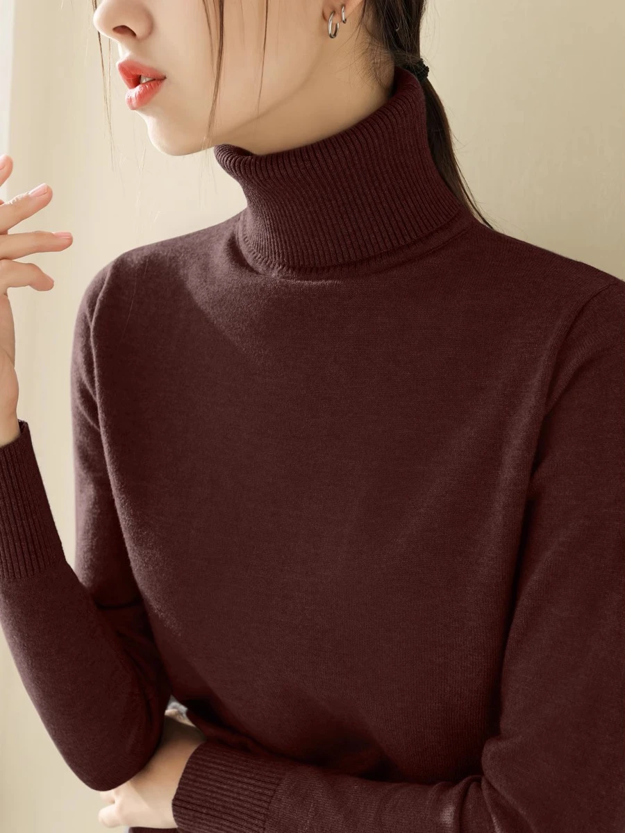 大人可愛いの本質とは？ハイネックニットで実現する優しさのスタイル