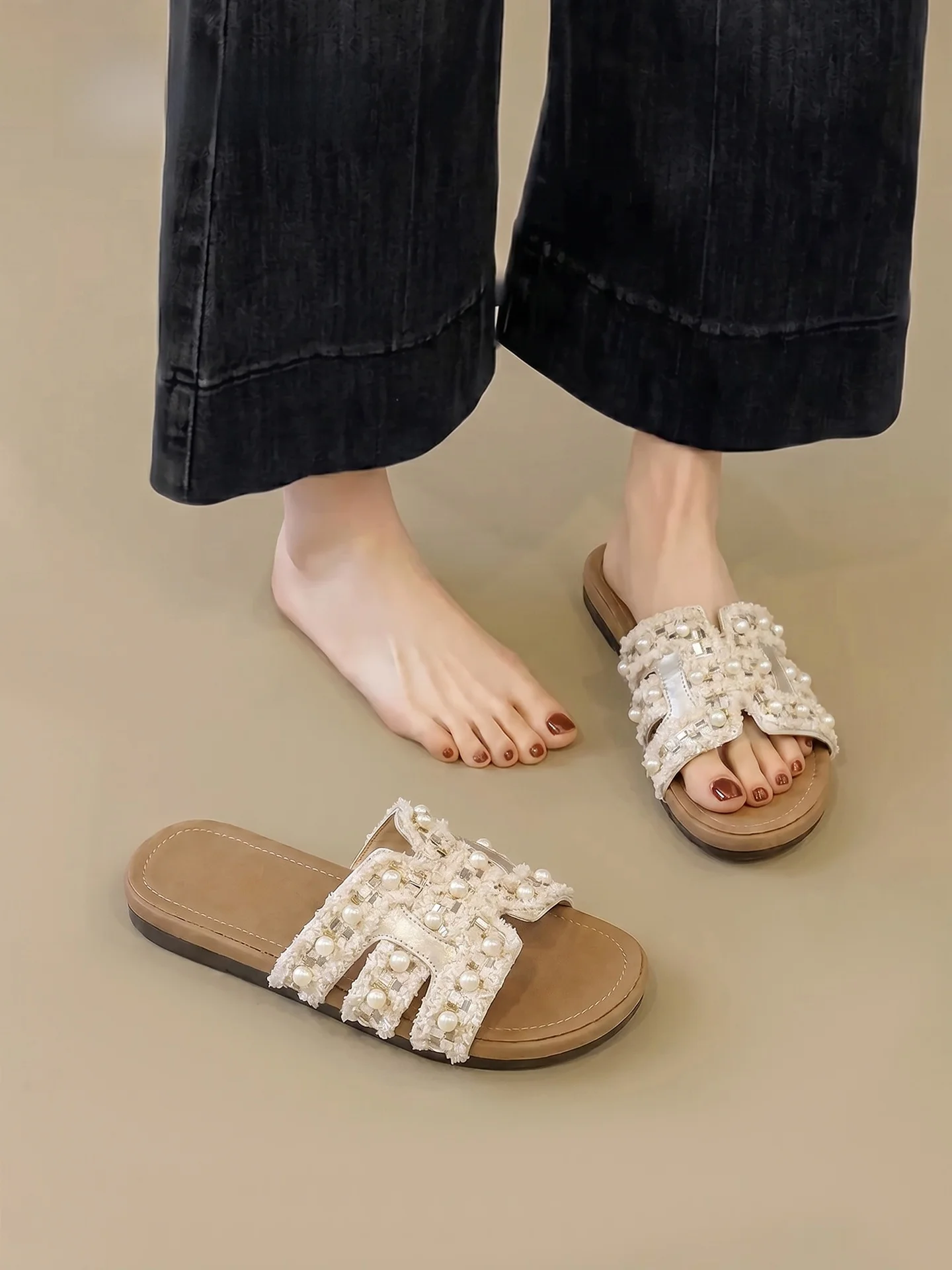 女性用夏用サンダル：通気性と疲れにくさを重視した日常通勤向けデザイン