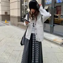 極上の柔らかさのバルキーVネックニットカーディガン【秋冬・した雰囲気】