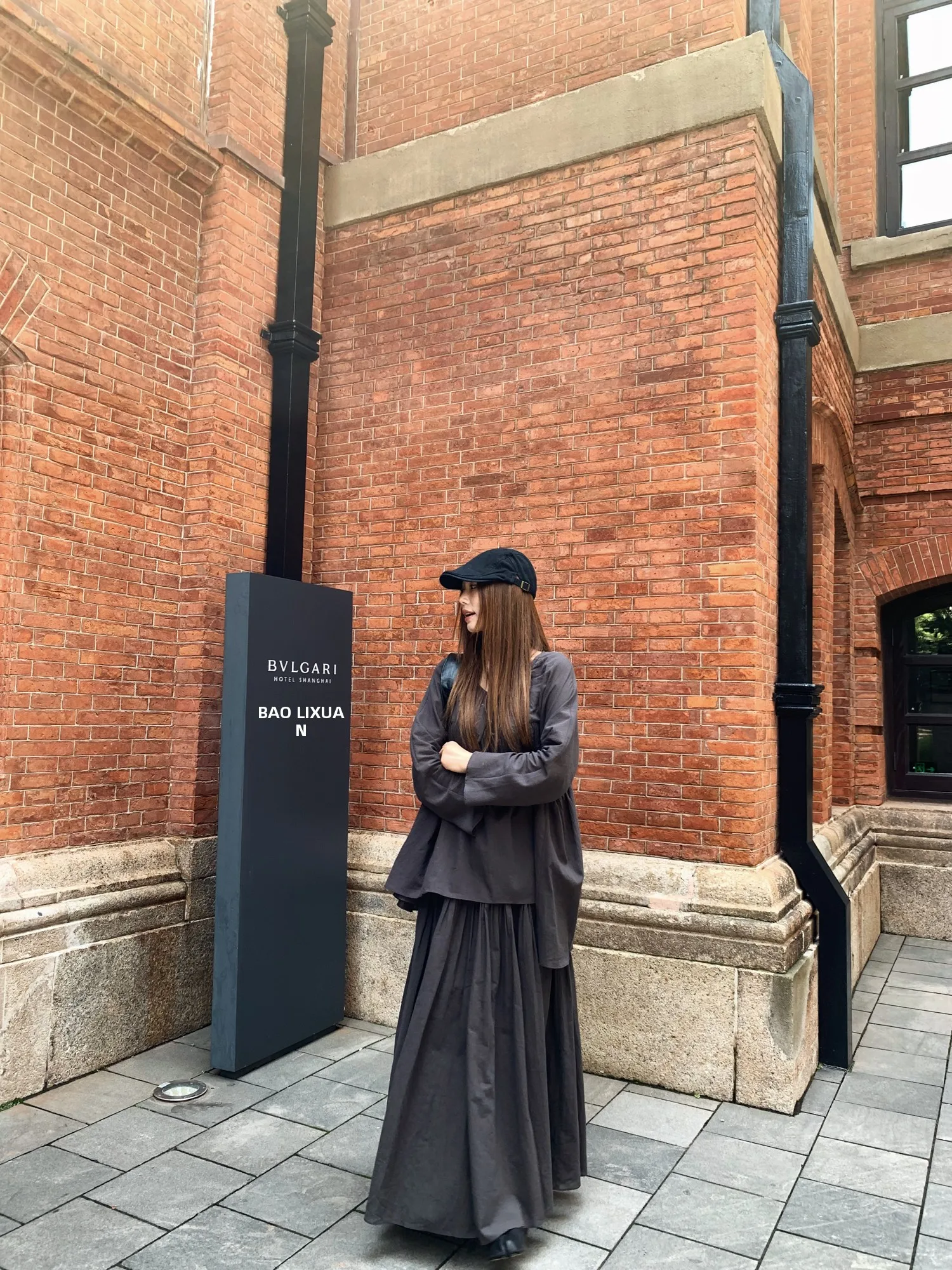 大人かわいいデザインのプリーツシャツとスカートセットアップ：似合う服がわからないときの着こなしチェックリスト