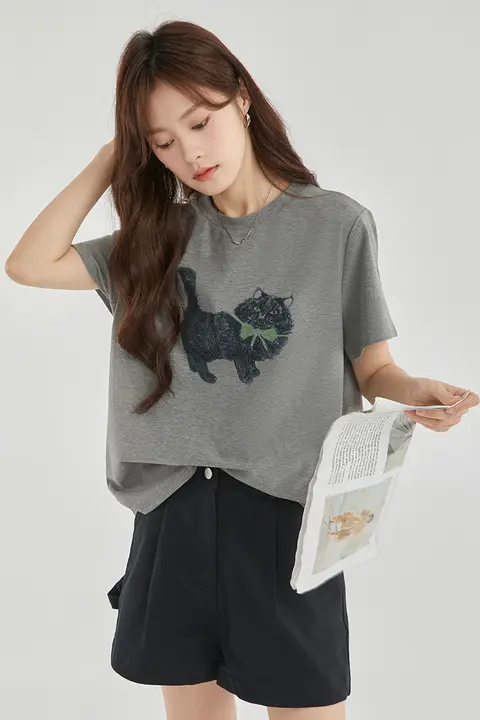 動物プリントの丸首グレー半袖Tシャツ【ゆったりしたデザイン・レディース】（セットアップ対応）