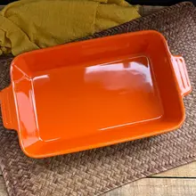 北欧デザインのオレンジ色の陶製ロングベーキングトレー【ダブルハンドル・肉・魚・チキンウイング・チーズ焼き用】