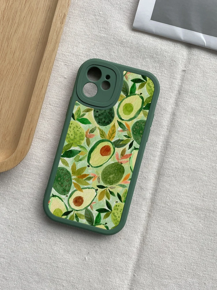 100均スマホケースと比べて、アボカド水彩イラストスマホケースはどれほどおしゃれで実用的か？