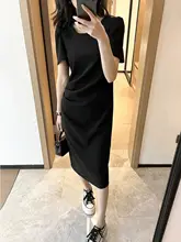 上品なデザインのブラックドレス【フィット感あり・夏用・シックな印象・ヘプバーンスタイル】